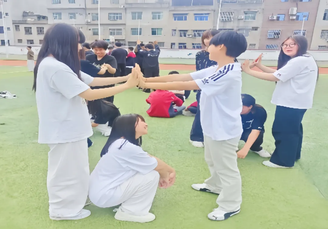 稳住心态 携手前行——恒口高级中学开展中考考前心理拓展活动-第18张图片-四季读书网 稳住心态 携手前行——恒口高级中学开展中考考前心理拓展活动-第18张图片-四季读书网