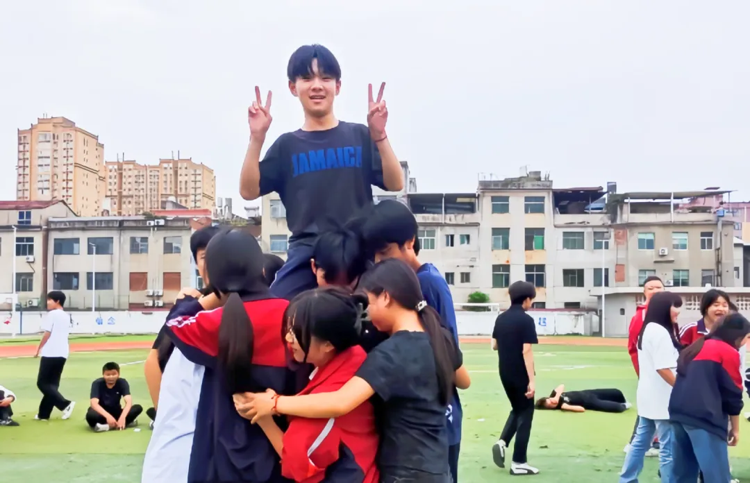 稳住心态 携手前行——恒口高级中学开展中考考前心理拓展活动-第19张图片-四季读书网 稳住心态 携手前行——恒口高级中学开展中考考前心理拓展活动-第19张图片-四季读书网