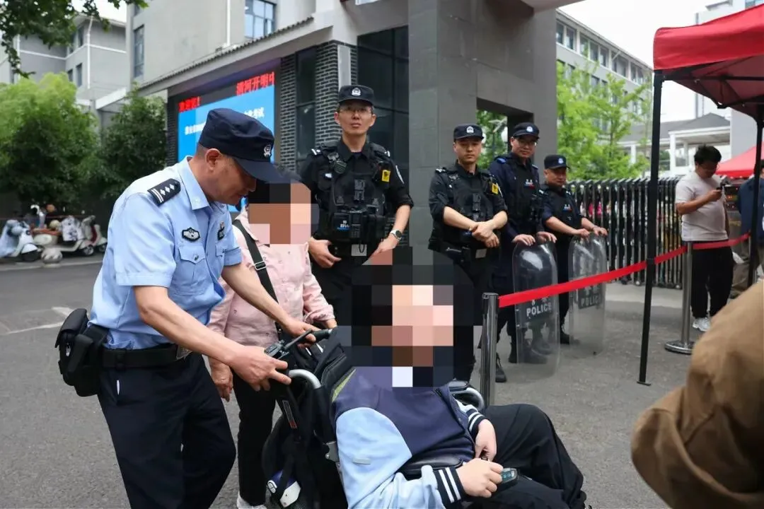 中考考场外,警号082546,突然被点名……-第8张图片-四季读书网 中考考场外,警号082546,突然被点名……-第8张图片-四季读书网