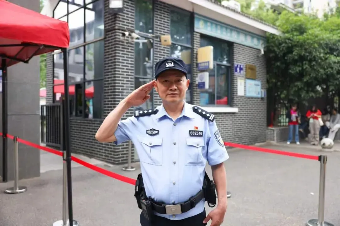 中考考场外,警号082546,突然被点名……-第9张图片-四季读书网 中考考场外,警号082546,突然被点名……-第9张图片-四季读书网