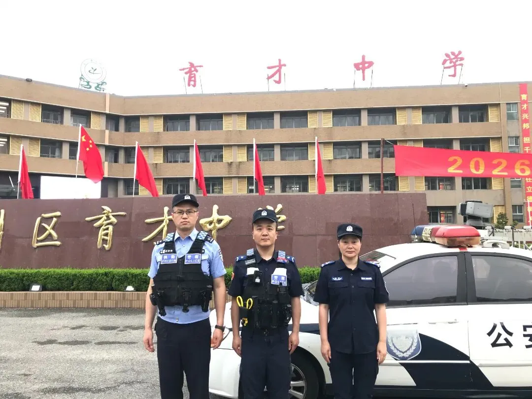 中考首日回望:那些温暖的“红色”守护-第37张图片-四季读书网 中考首日回望:那些温暖的“红色”守护-第37张图片-四季读书网