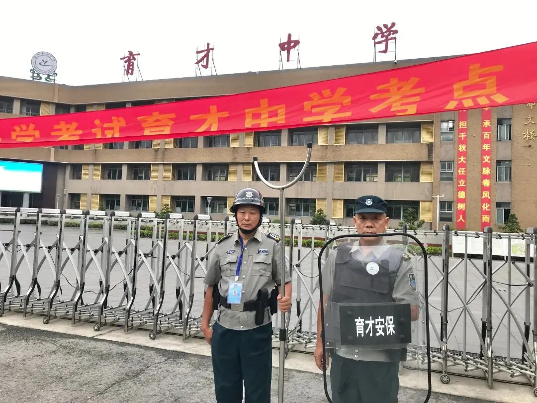 中考首日回望:那些温暖的“红色”守护-第38张图片-四季读书网 中考首日回望:那些温暖的“红色”守护-第38张图片-四季读书网