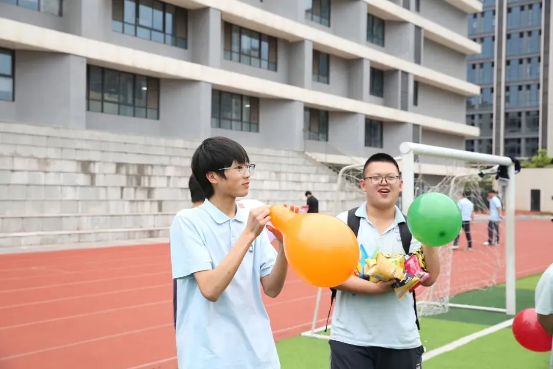 暖心赋能,蓄力中考|放轻松、铆足劲,初三少年全力冲刺!-第29张图片-四季读书网 暖心赋能,蓄力中考|放轻松、铆足劲,初三少年全力冲刺!-第29张图片-四季读书网