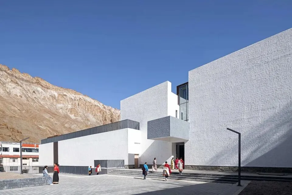 【快题改图日志】建筑学考研春季快题营·当代艺术中心设计(湖南大学2025年)-第30张图片-四季读书网