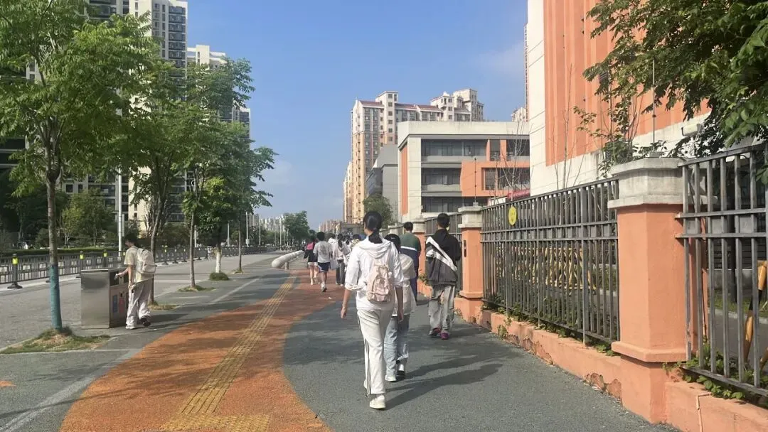 中考首日!少年奔赴考场,西湖温暖守护-第6张图片-四季读书网 中考首日!少年奔赴考场,西湖温暖守护-第6张图片-四季读书网