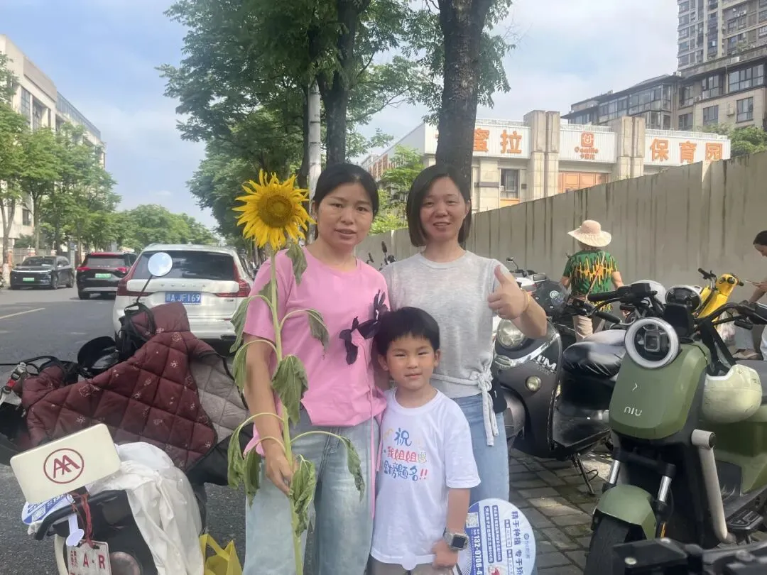 中考首日!少年奔赴考场,西湖温暖守护-第7张图片-四季读书网 中考首日!少年奔赴考场,西湖温暖守护-第7张图片-四季读书网