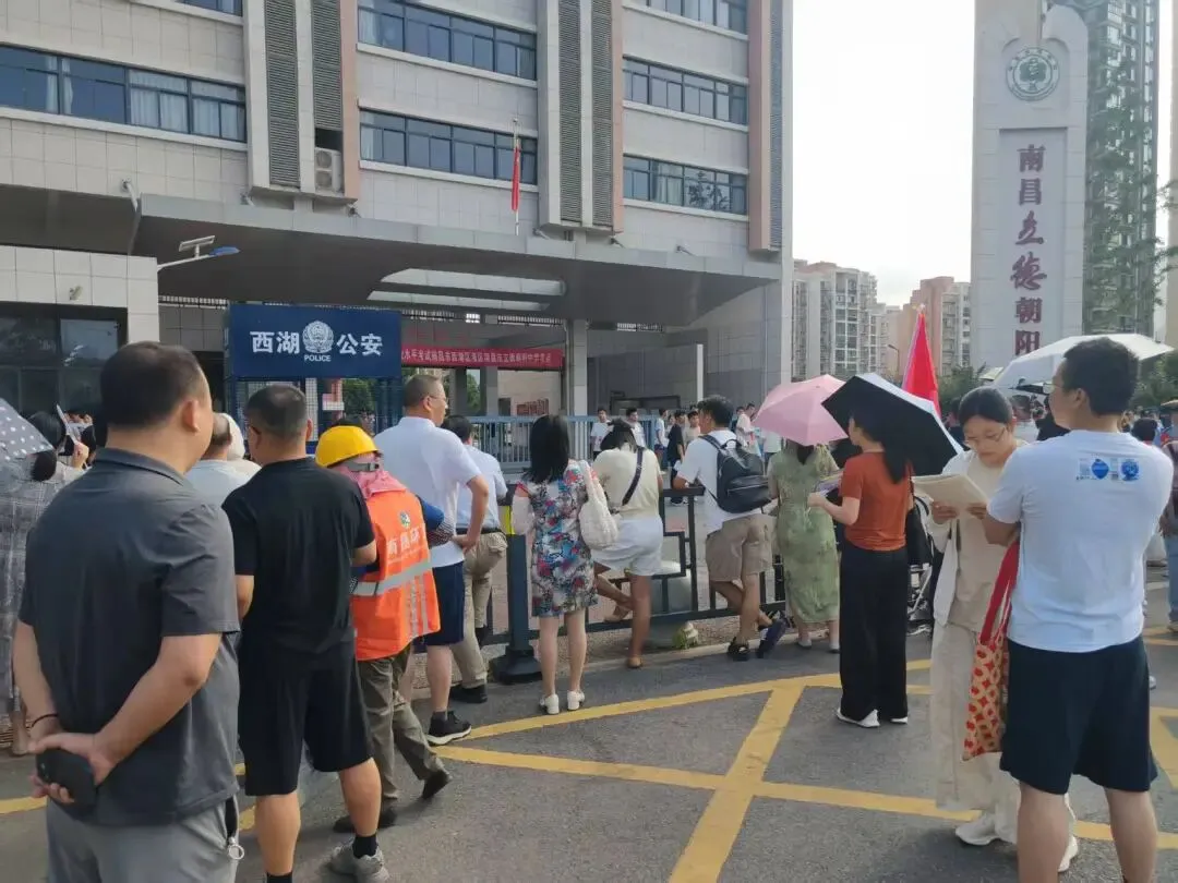 中考首日!少年奔赴考场,西湖温暖守护-第12张图片-四季读书网 中考首日!少年奔赴考场,西湖温暖守护-第12张图片-四季读书网