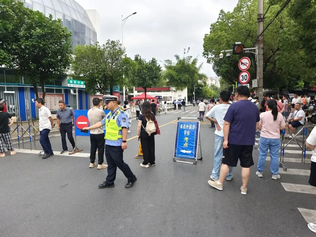 中考首日!少年奔赴考场,西湖温暖守护-第15张图片-四季读书网 中考首日!少年奔赴考场,西湖温暖守护-第15张图片-四季读书网