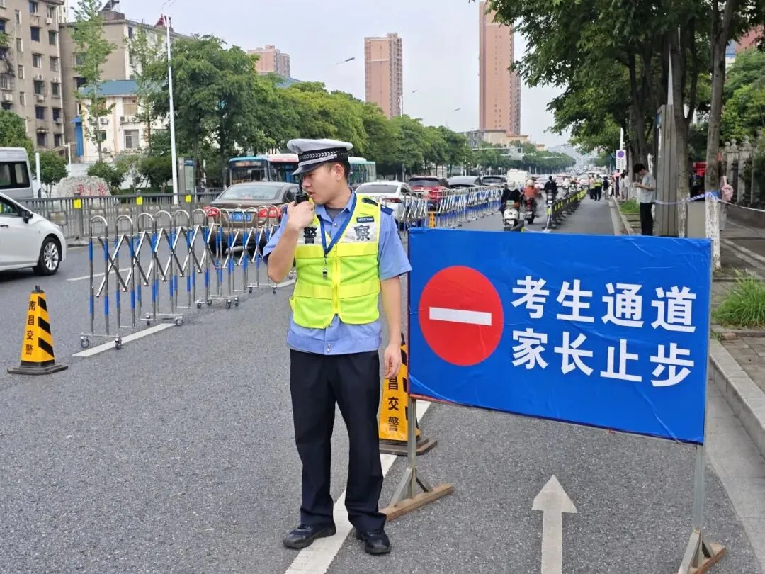 中考首日!少年奔赴考场,西湖温暖守护-第16张图片-四季读书网 中考首日!少年奔赴考场,西湖温暖守护-第16张图片-四季读书网