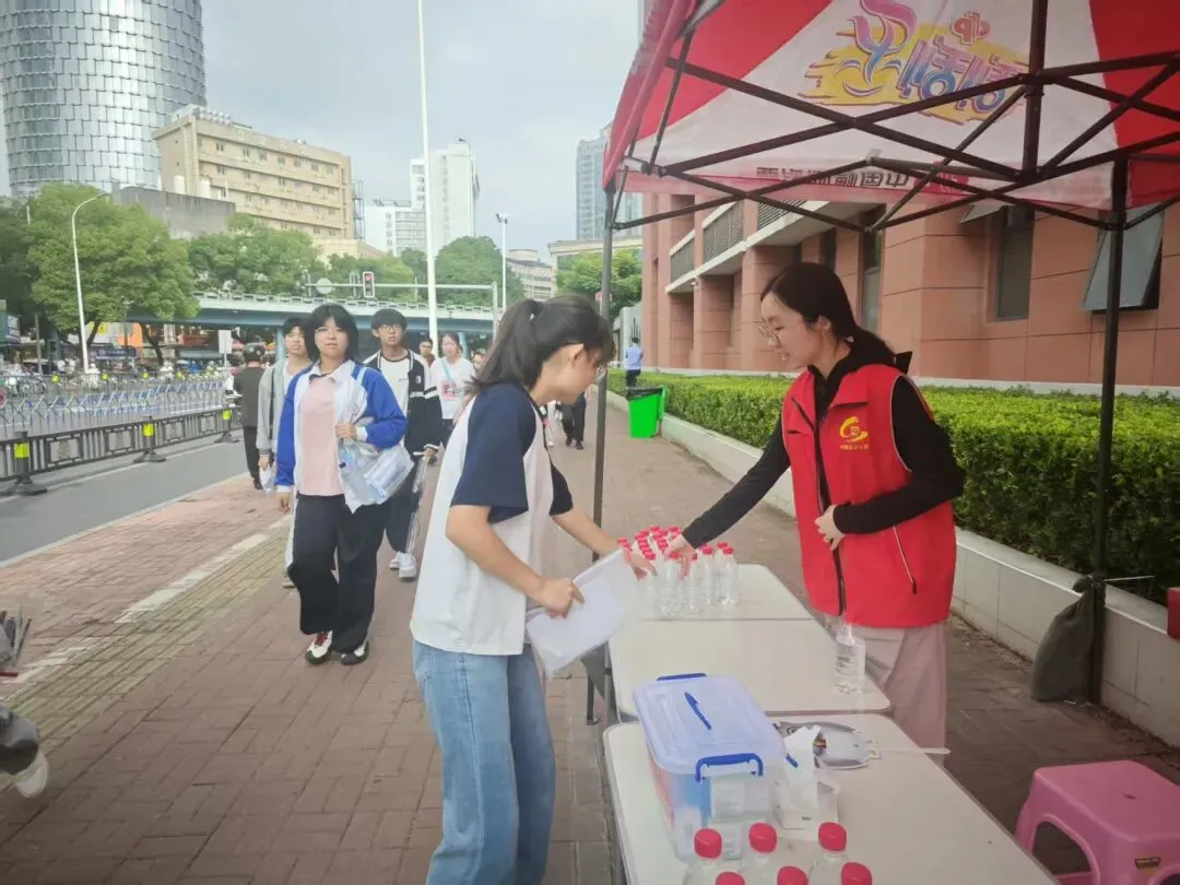 中考首日!少年奔赴考场,西湖温暖守护-第19张图片-四季读书网 中考首日!少年奔赴考场,西湖温暖守护-第19张图片-四季读书网