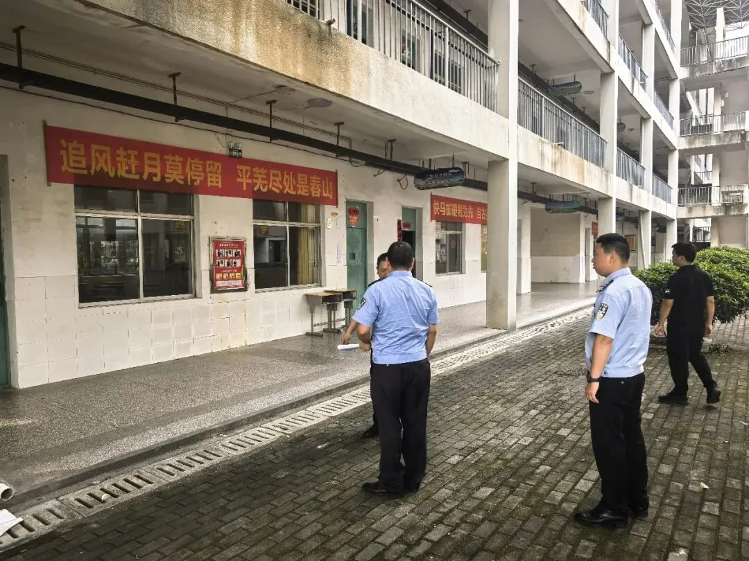 “警”随中考,全力以“护”!新干公安护航梦想启程!-第4张图片-四季读书网