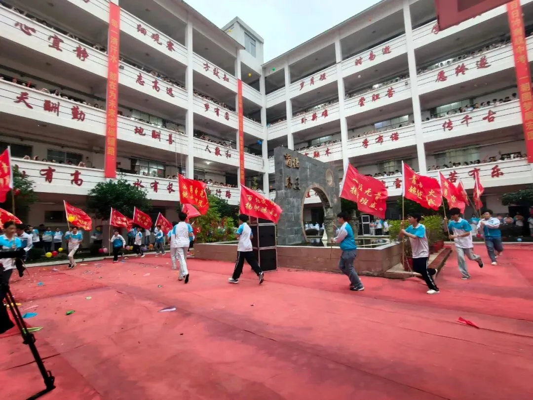 燃声抒壮志 呐喊助中考 ——德保县城关镇第三初级中学开展2026年喊楼助威活动-第4张图片-四季读书网 燃声抒壮志 呐喊助中考 ——德保县城关镇第三初级中学开展2026年喊楼助威活动-第4张图片-四季读书网