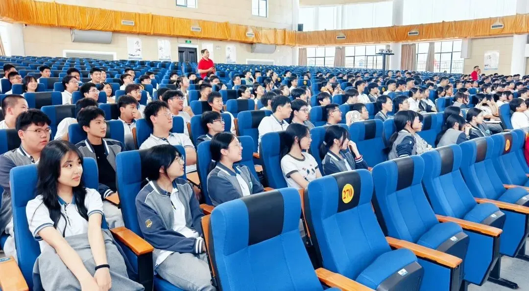 蓄力三年展锋芒,逐梦中考创辉煌 | 同升湖学校 2026 届九年级动员大会圆满举行-第18张图片-四季读书网 蓄力三年展锋芒,逐梦中考创辉煌 | 同升湖学校 2026 届九年级动员大会圆满举行-第18张图片-四季读书网