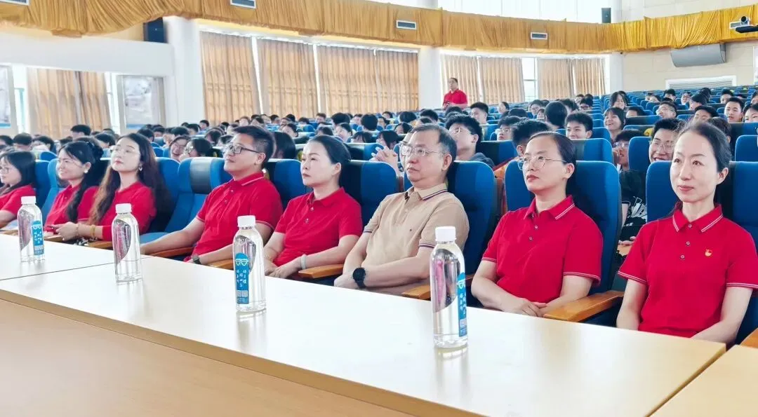 蓄力三年展锋芒,逐梦中考创辉煌 | 同升湖学校 2026 届九年级动员大会圆满举行-第24张图片-四季读书网 蓄力三年展锋芒,逐梦中考创辉煌 | 同升湖学校 2026 届九年级动员大会圆满举行-第24张图片-四季读书网