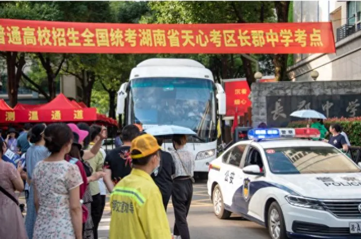 高考试卷是怎么押运到考场的?比核武器图纸更严苛的守护-第1张图片-四季读书网 高考试卷是怎么押运到考场的?比核武器图纸更严苛的守护-第1张图片-四季读书网