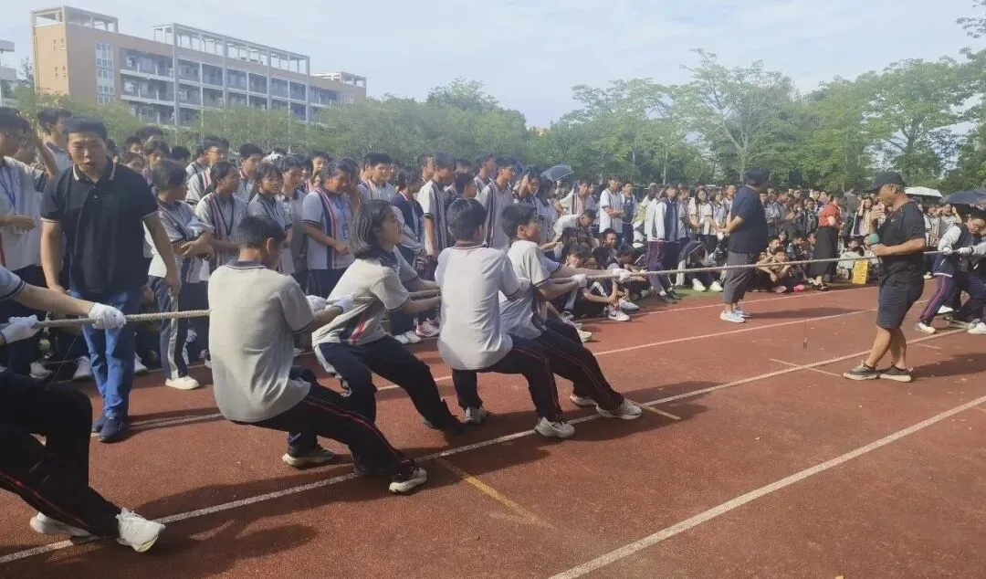 绳聚同心齐奋进 为梦中考鼓征程——福清姚世雄中学第二届趣味拔河比赛圆满落幕-第11张图片-四季读书网 绳聚同心齐奋进 为梦中考鼓征程——福清姚世雄中学第二届趣味拔河比赛圆满落幕-第11张图片-四季读书网