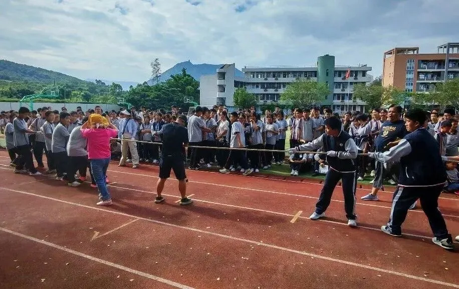 绳聚同心齐奋进 为梦中考鼓征程——福清姚世雄中学第二届趣味拔河比赛圆满落幕-第13张图片-四季读书网 绳聚同心齐奋进 为梦中考鼓征程——福清姚世雄中学第二届趣味拔河比赛圆满落幕-第13张图片-四季读书网