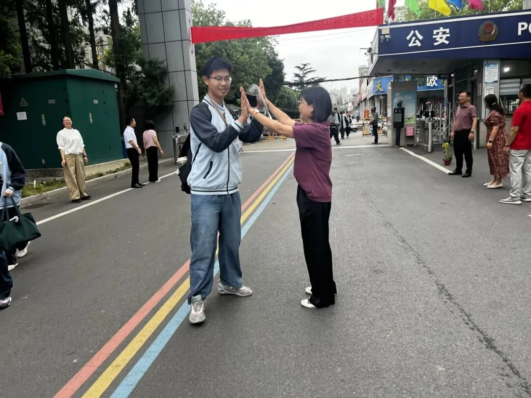 暖心护航 筑梦中考——云阳学校2026年中考顺利开考-第52张图片-四季读书网 暖心护航 筑梦中考——云阳学校2026年中考顺利开考-第52张图片-四季读书网