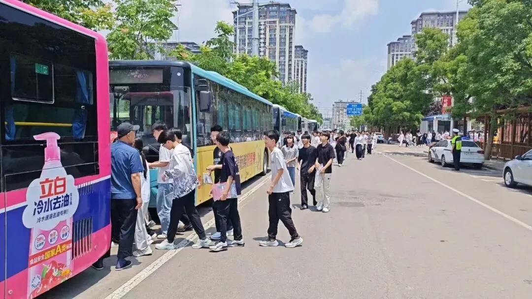护航中考 为梦助力|公司全力做好中考运输保障工作-第9张图片-四季读书网 护航中考 为梦助力|公司全力做好中考运输保障工作-第9张图片-四季读书网