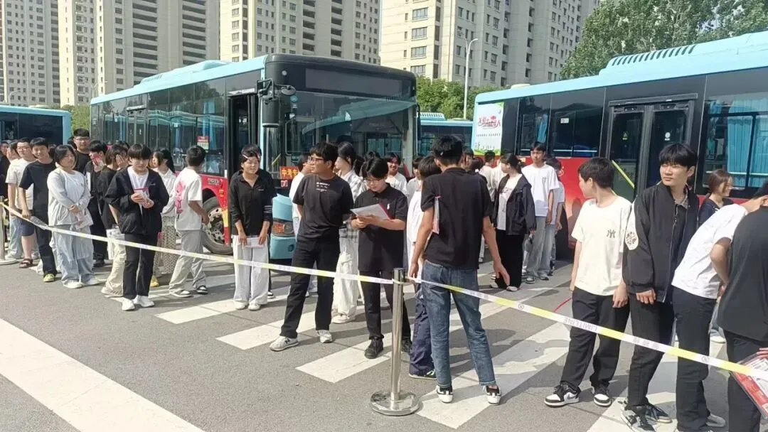 护航中考 为梦助力|公司全力做好中考运输保障工作-第10张图片-四季读书网 护航中考 为梦助力|公司全力做好中考运输保障工作-第10张图片-四季读书网