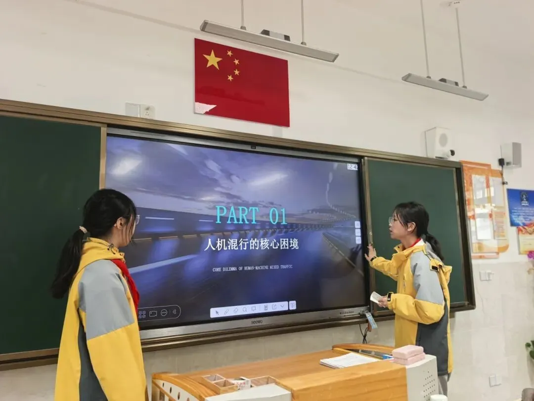 我们共同的跋涉,被中考作文印证——当教室的围墙在真实世界前消融-第10张图片-四季读书网 我们共同的跋涉,被中考作文印证——当教室的围墙在真实世界前消融-第10张图片-四季读书网