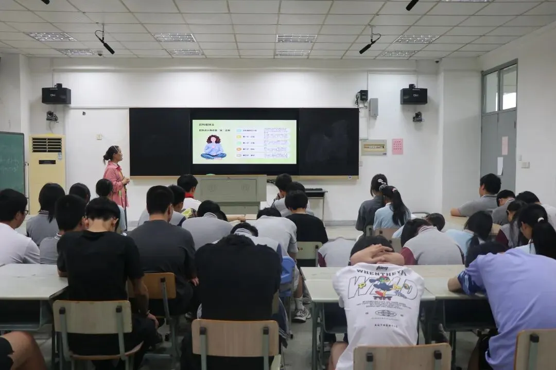 【心理活动】金泽中学举办“中考冲刺,心理赋能”初三考前心理辅导活动-第17张图片-四季读书网