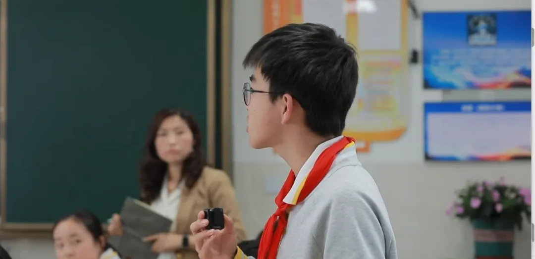 我们共同的跋涉,被中考作文印证——当教室的围墙在真实世界前消融-第12张图片-四季读书网 我们共同的跋涉,被中考作文印证——当教室的围墙在真实世界前消融-第12张图片-四季读书网