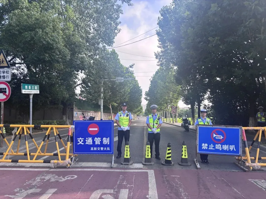 中考首日......-第9张图片-四季读书网 中考首日......-第9张图片-四季读书网