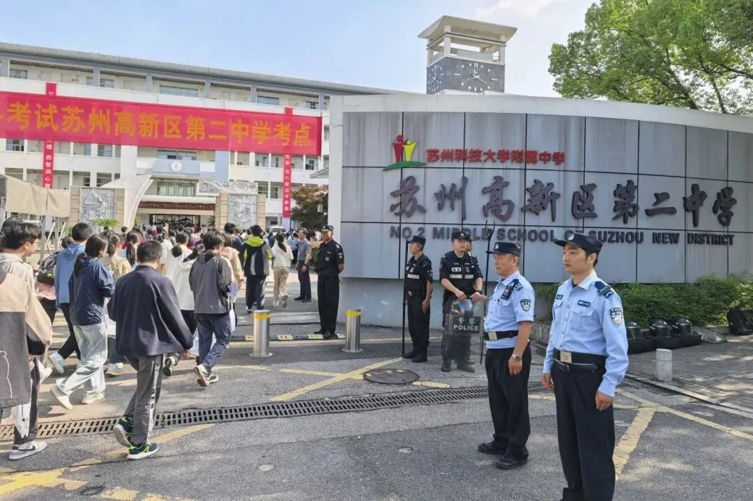 “警”随中考 “试”在必得-第10张图片-四季读书网 “警”随中考 “试”在必得-第10张图片-四季读书网