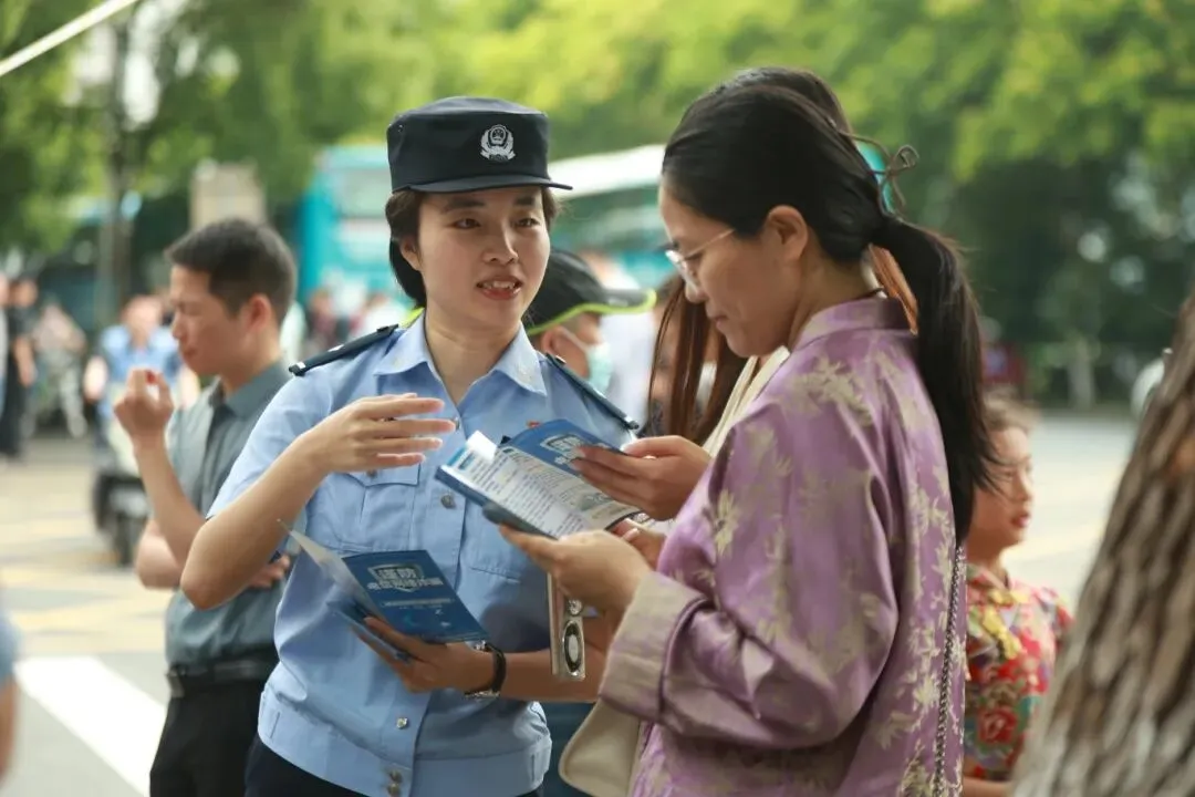 “警”随中考 “试”在必得-第12张图片-四季读书网 “警”随中考 “试”在必得-第12张图片-四季读书网