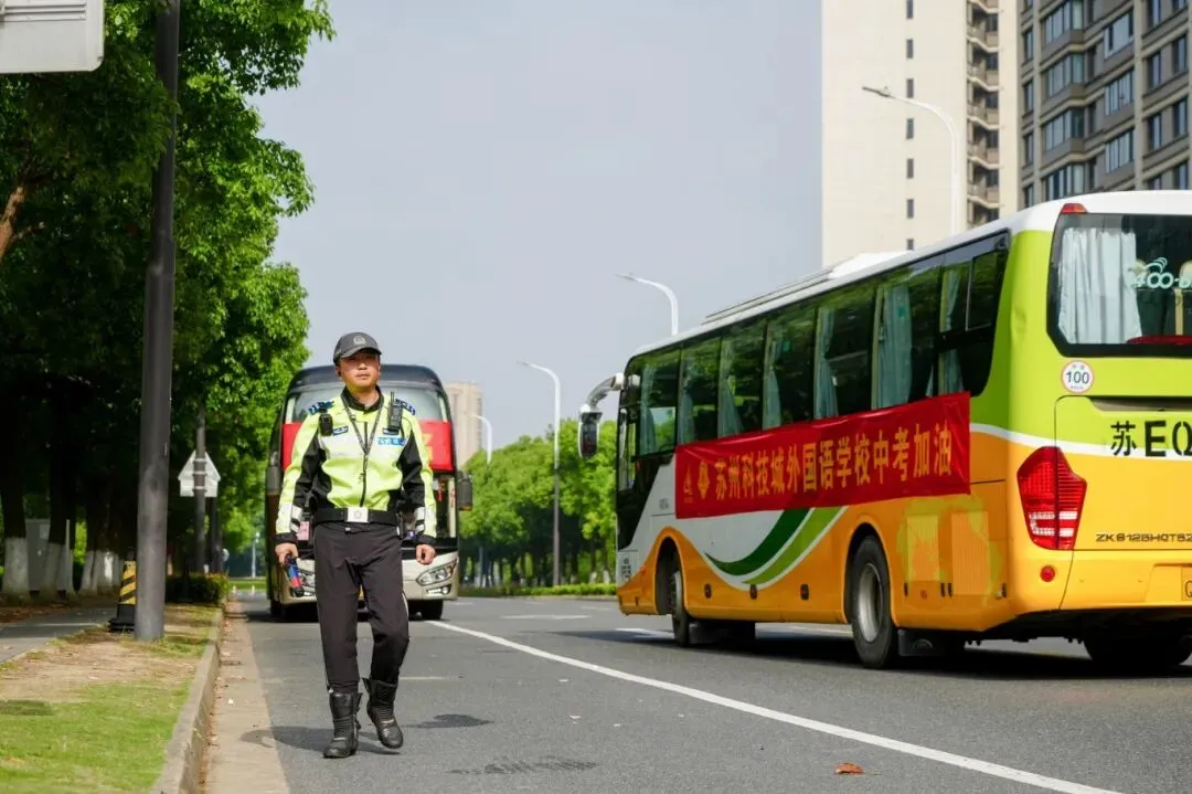“警”随中考 “试”在必得-第19张图片-四季读书网 “警”随中考 “试”在必得-第19张图片-四季读书网