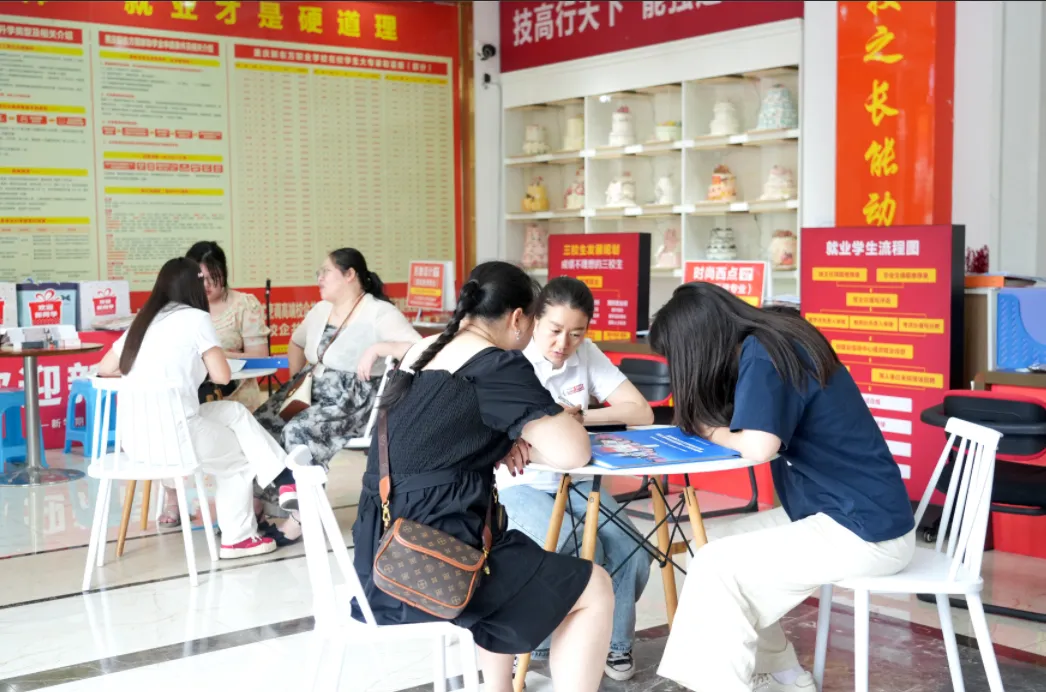 中考出分前,抢占先机!重庆新东方2026秋季提前批录取不看分数!名额有限,快来提前锁定学位!-第17张图片-四季读书网 中考出分前,抢占先机!重庆新东方2026秋季提前批录取不看分数!名额有限,快来提前锁定学位!-第17张图片-四季读书网