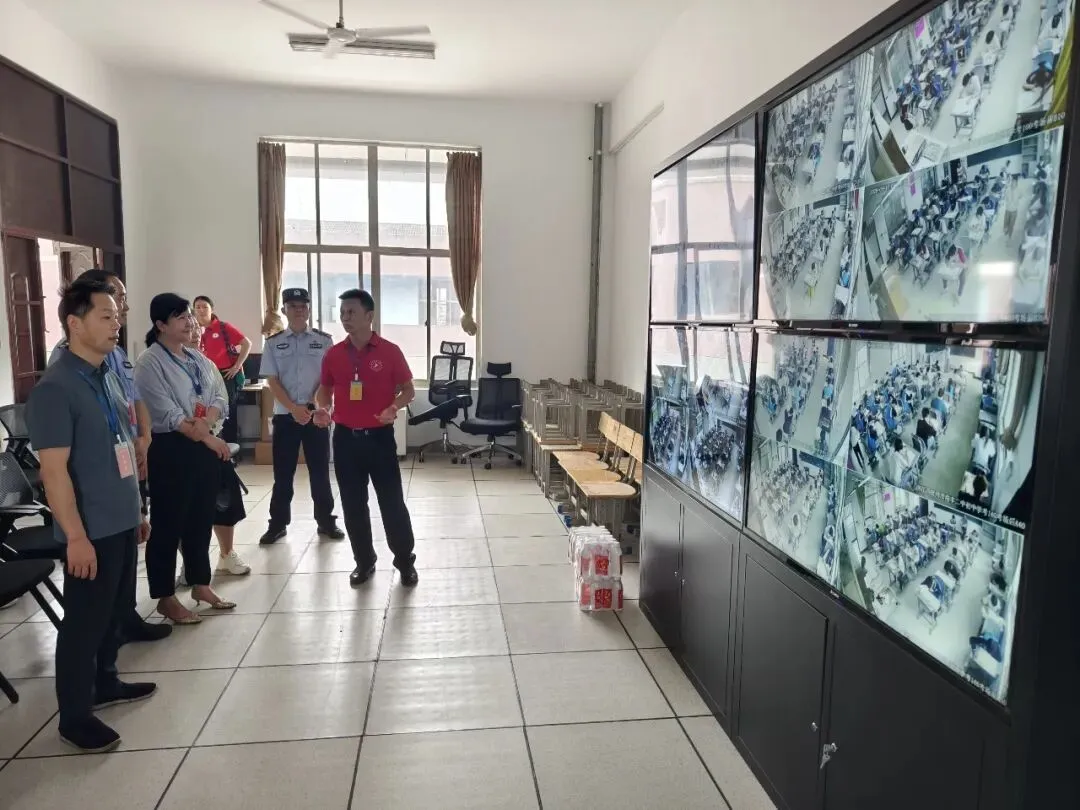 县领导巡视中考考点-第2张图片-四季读书网