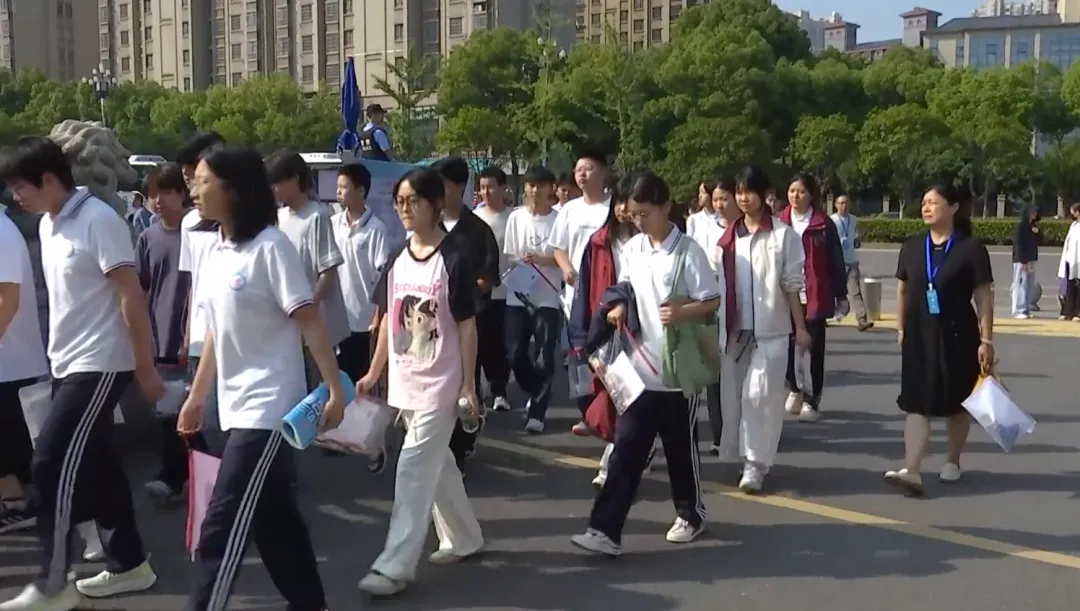 中考开考!柴桑区7041名学子逐梦启航-第3张图片-四季读书网