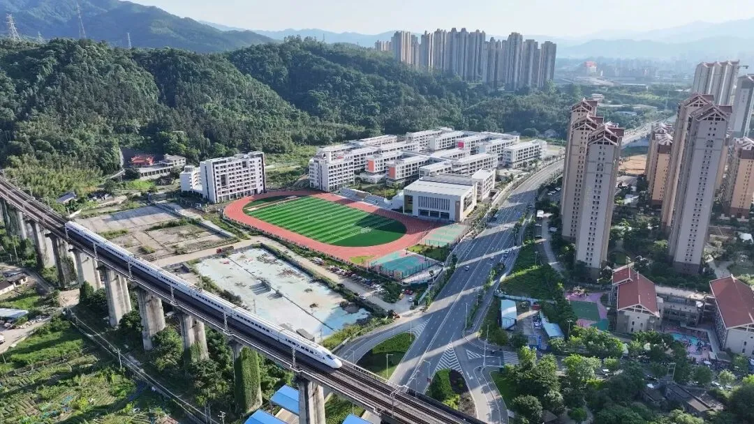 龙岩二中东山校区致周围居民中考静谧护考倡议书-第1张图片-四季读书网 龙岩二中东山校区致周围居民中考静谧护考倡议书-第1张图片-四季读书网