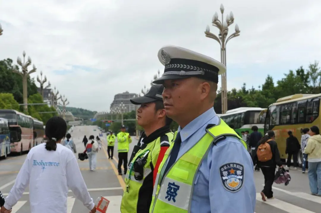 中考,守护依旧~~~-第11张图片-四季读书网 中考,守护依旧~~~-第11张图片-四季读书网