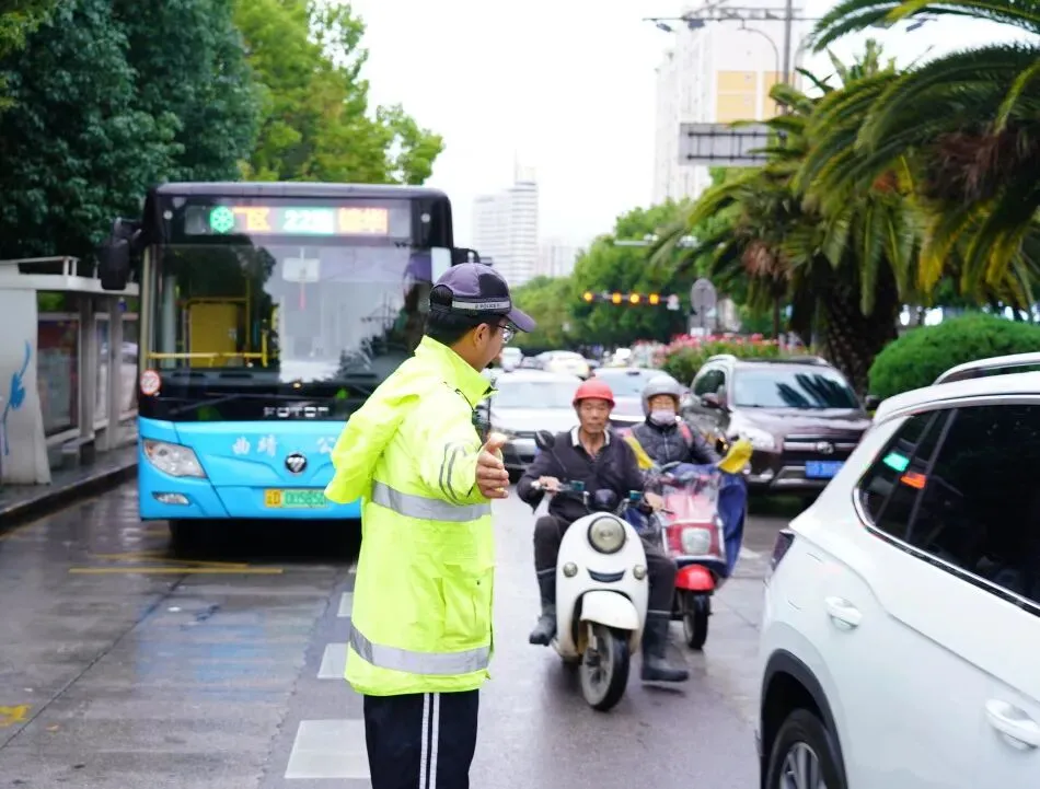 中考,守护依旧~~~-第14张图片-四季读书网 中考,守护依旧~~~-第14张图片-四季读书网