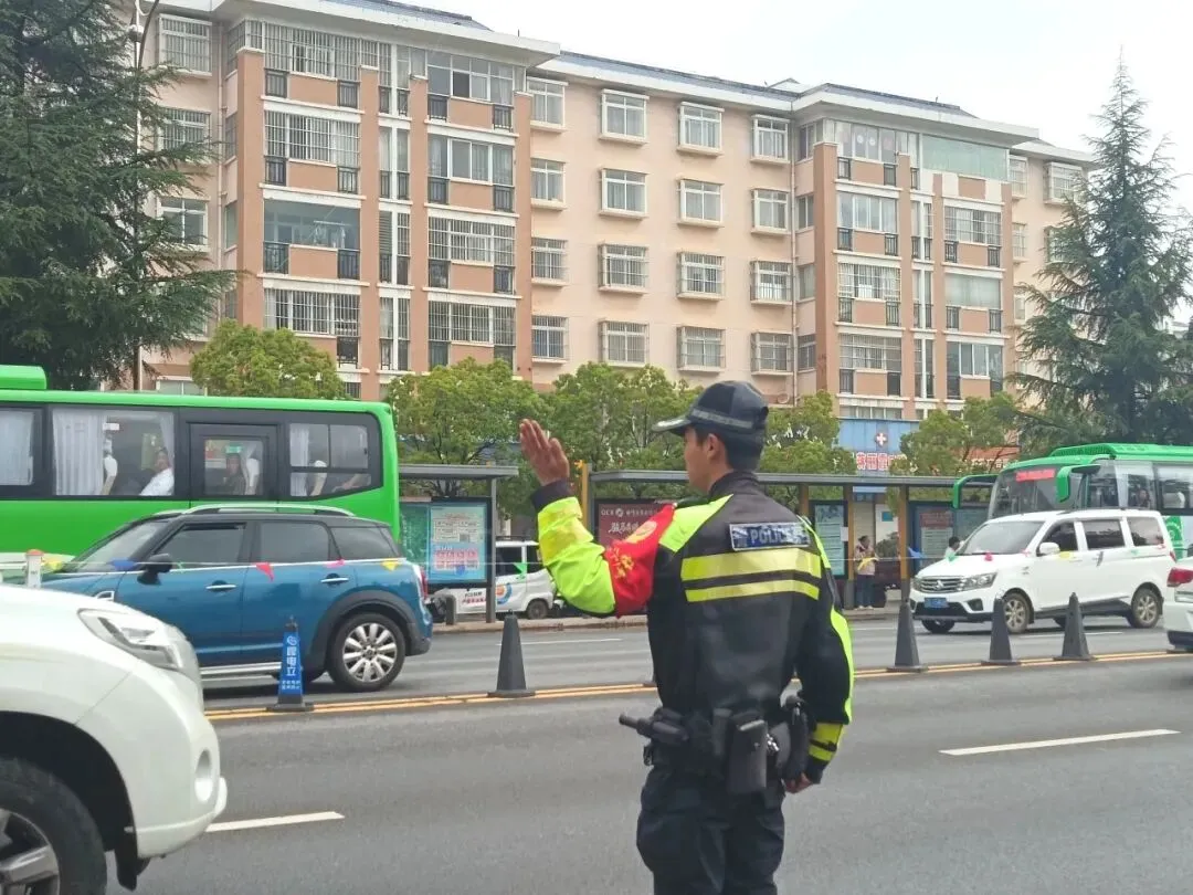 中考,守护依旧~~~-第17张图片-四季读书网 中考,守护依旧~~~-第17张图片-四季读书网