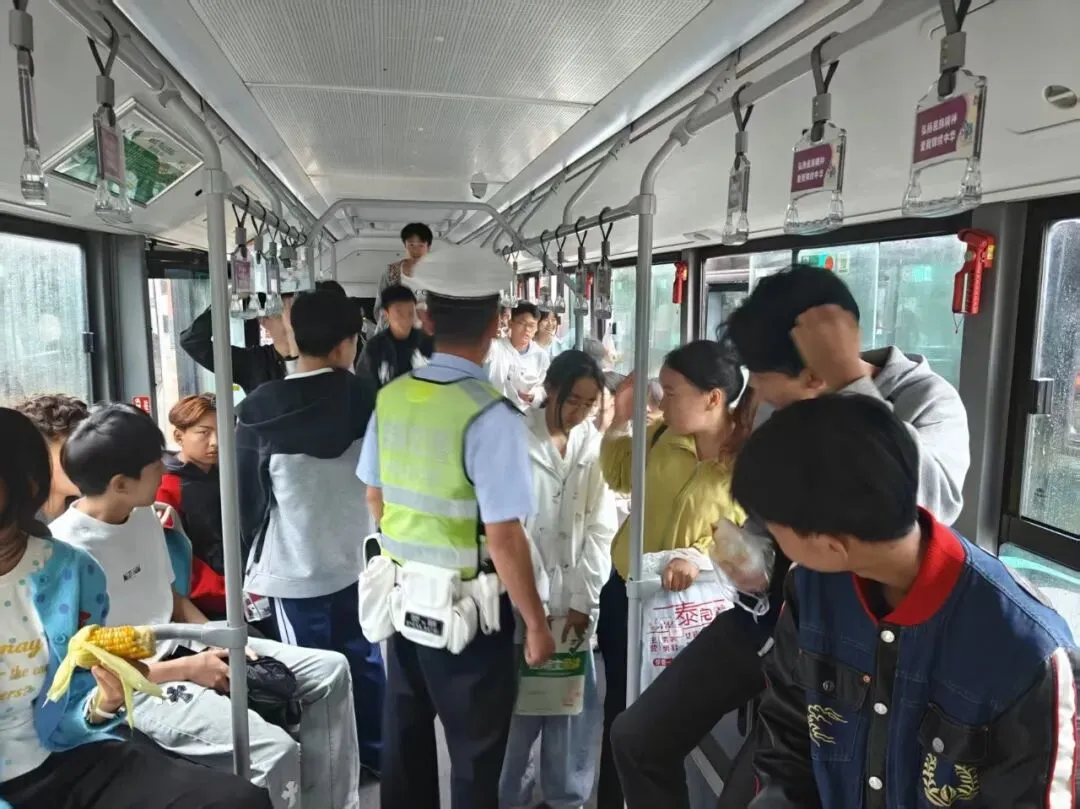 中考,守护依旧~~~-第19张图片-四季读书网 中考,守护依旧~~~-第19张图片-四季读书网