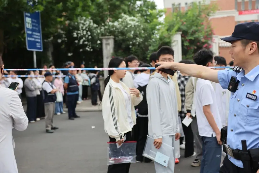 中考落幕!天长公安圆满“交卷”-第6张图片-四季读书网 中考落幕!天长公安圆满“交卷”-第6张图片-四季读书网