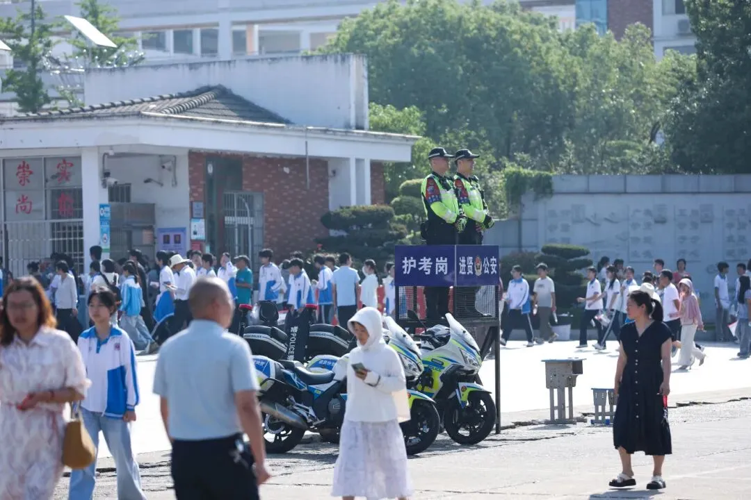 “警” 随中考,护航再出发~-第5张图片-四季读书网