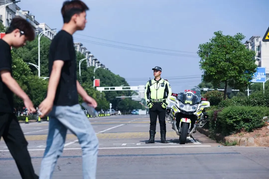 “警” 随中考,护航再出发~-第9张图片-四季读书网