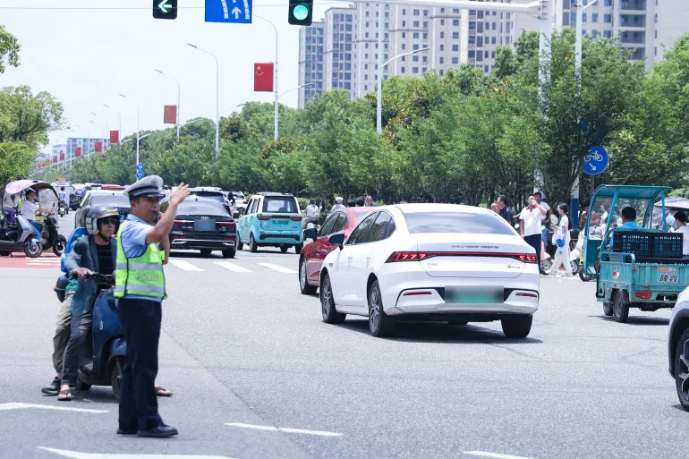 “警” 随中考,护航再出发~-第11张图片-四季读书网