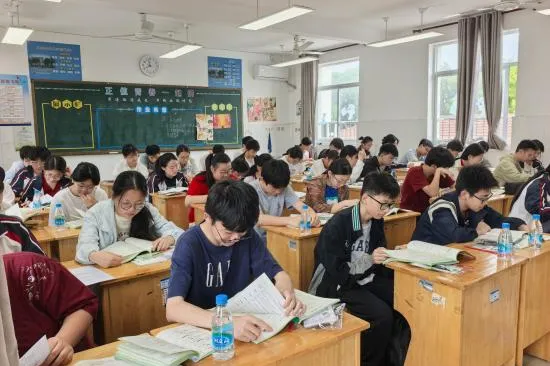 以三年时光,赴一场中考之约--少年执笔逐梦,前路自有星光-第25张图片-四季读书网