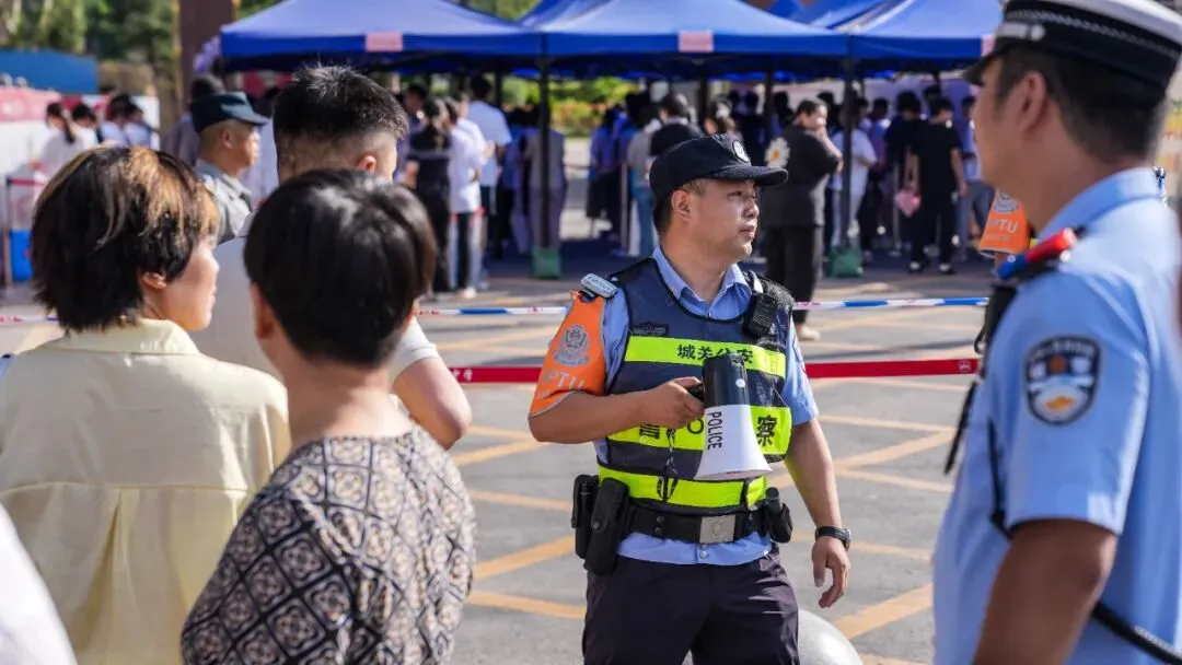 “警”随中考,为梦护航!-第2张图片-四季读书网 “警”随中考,为梦护航!-第2张图片-四季读书网