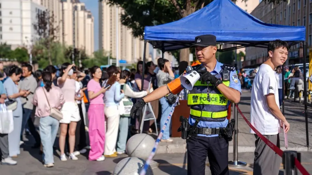 “警”随中考,为梦护航!-第4张图片-四季读书网 “警”随中考,为梦护航!-第4张图片-四季读书网