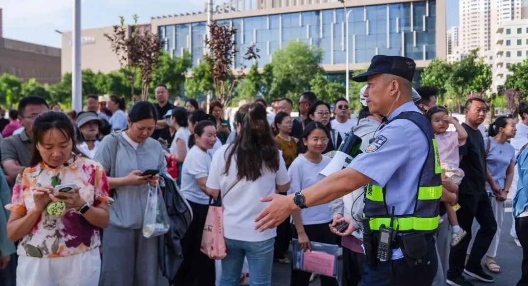 “警”随中考,为梦护航!-第5张图片-四季读书网 “警”随中考,为梦护航!-第5张图片-四季读书网