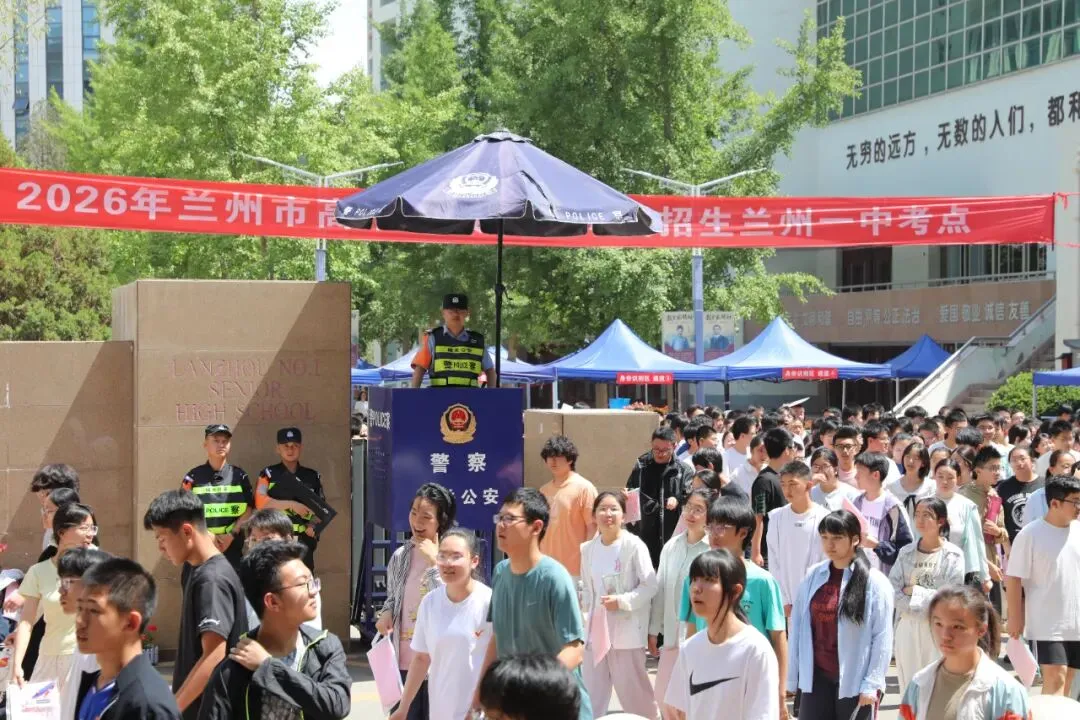 “警”随中考,为梦护航!-第16张图片-四季读书网 “警”随中考,为梦护航!-第16张图片-四季读书网