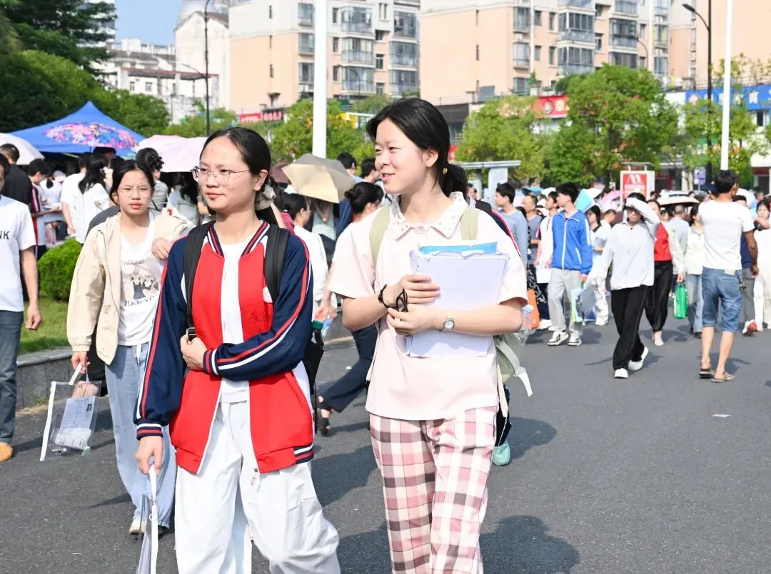 宜春少年,必胜!直击中考首日��-第7张图片-四季读书网