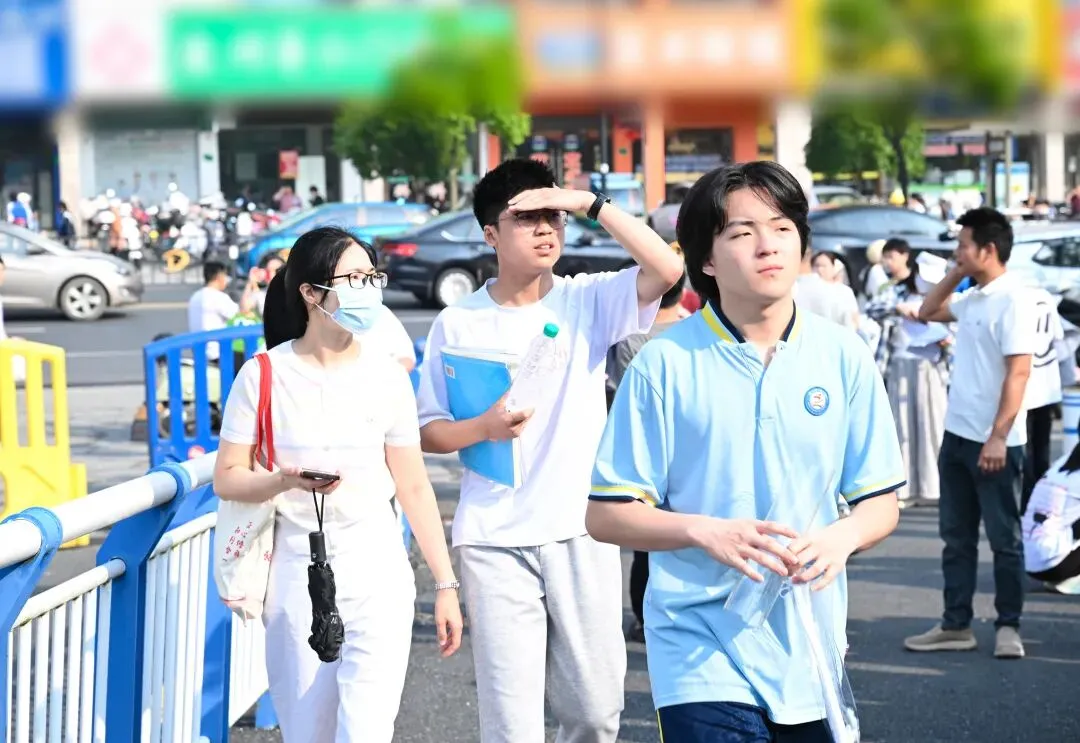 宜春少年,必胜!直击中考首日��-第8张图片-四季读书网